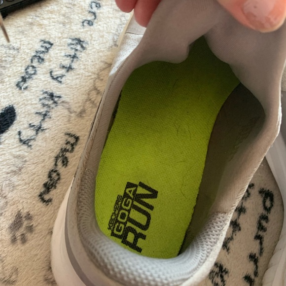 Skechers woman’s light gray Go Run runners style 14811 size 9 - Picture 7 of 12